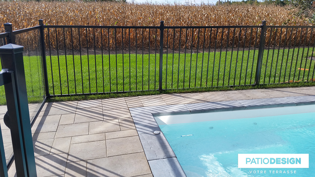 Frontenac Fences Model E by Patio Design inc.