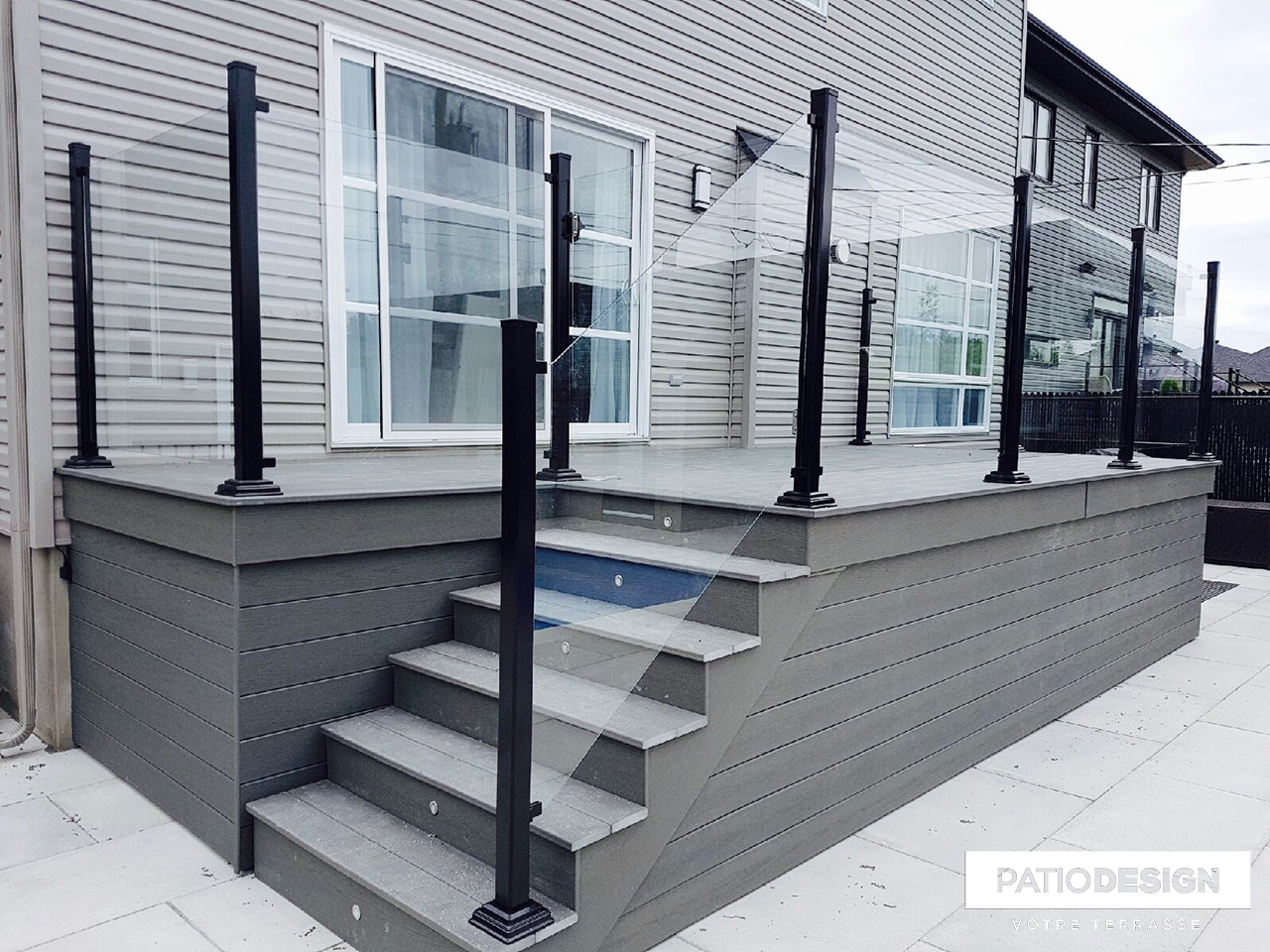 Frontenac Fences Model Crystal by Patio Design inc.