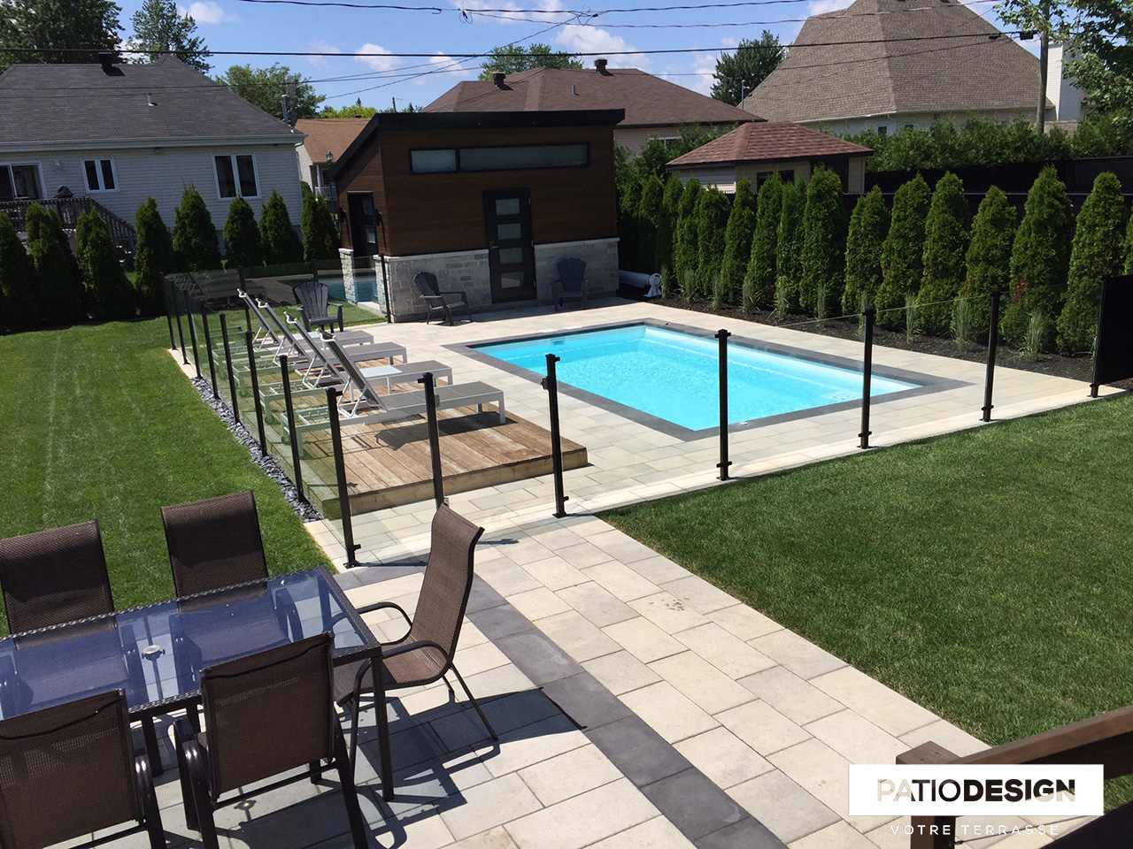 Frontenac Fences Model Crystal by Patio Design inc.