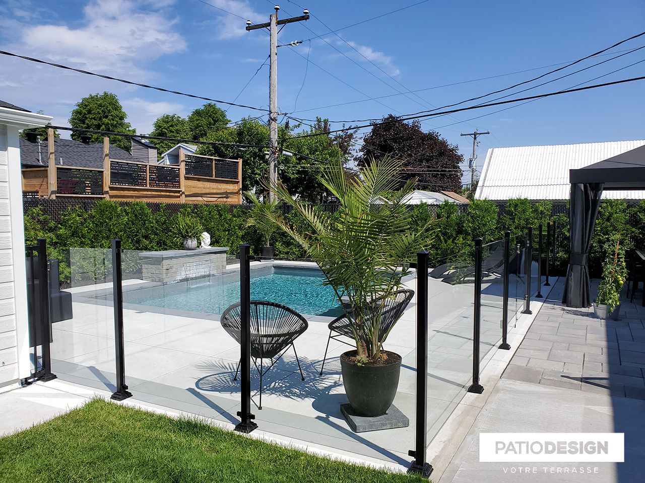 Frontenac Fences Model Crystal by Patio Design inc.