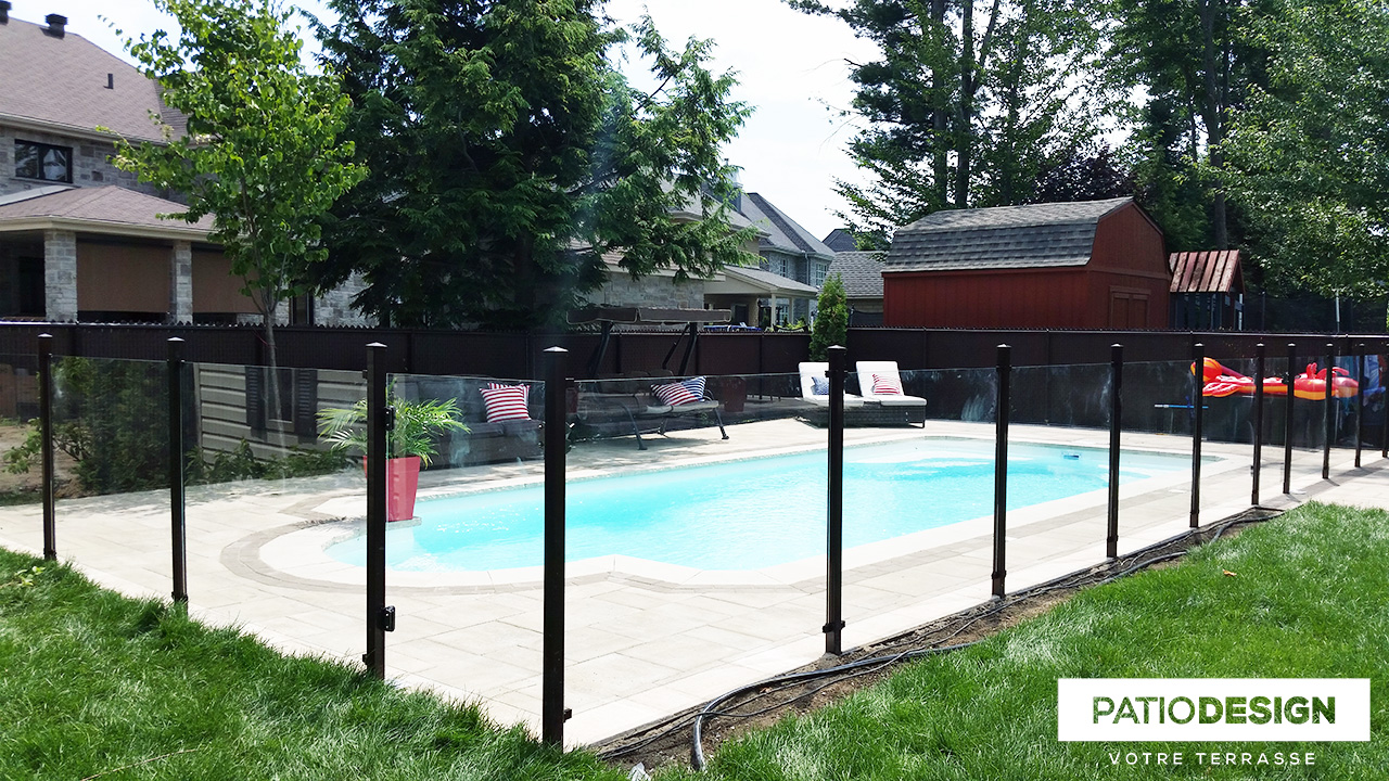 Frontenac Fences Model Crystal by Patio Design inc.