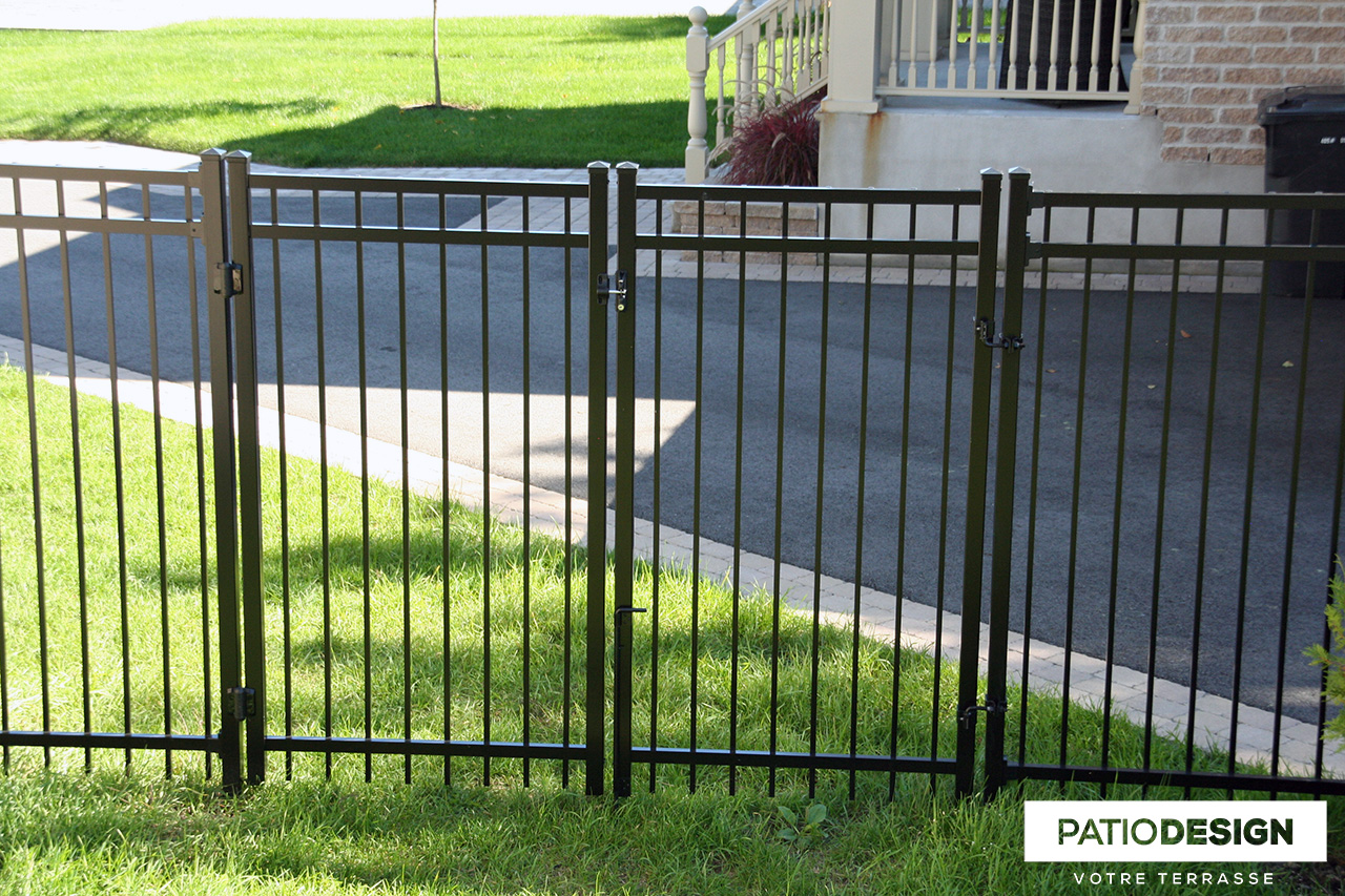 Frontenac Fences Model Double Doors by Patio Design inc.