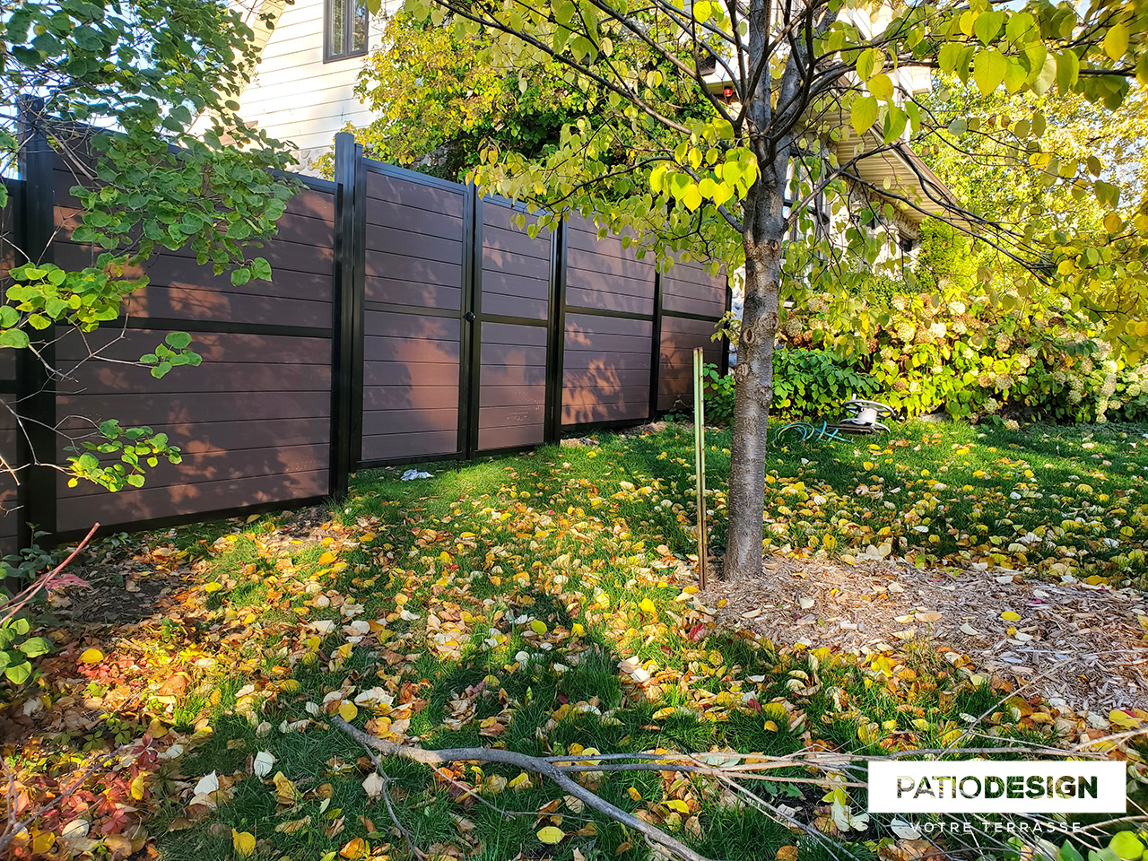 Frontenac Fences Model Karbon by Patio Design inc.