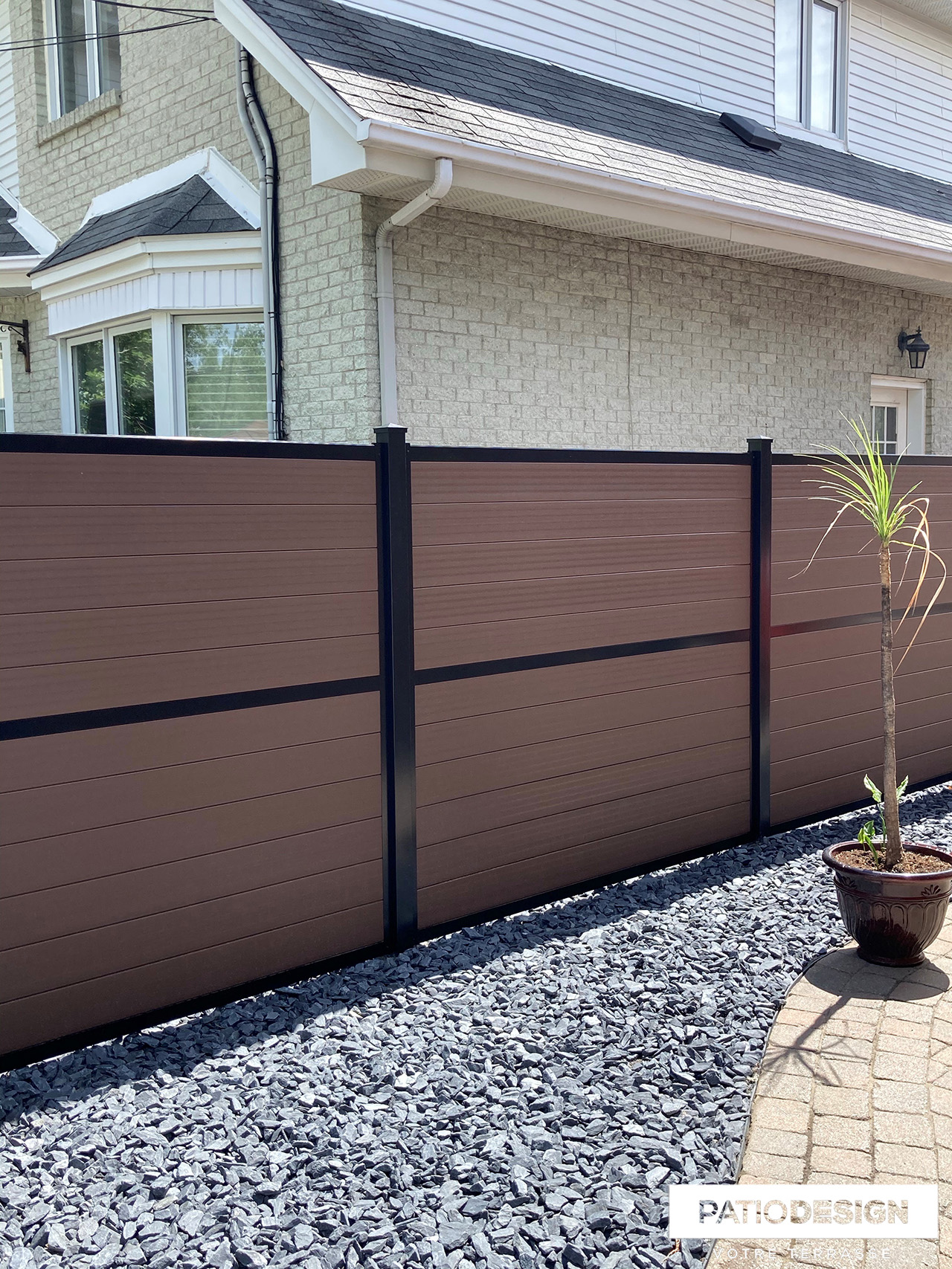 Frontenac Fences Model Karbon by Patio Design inc.