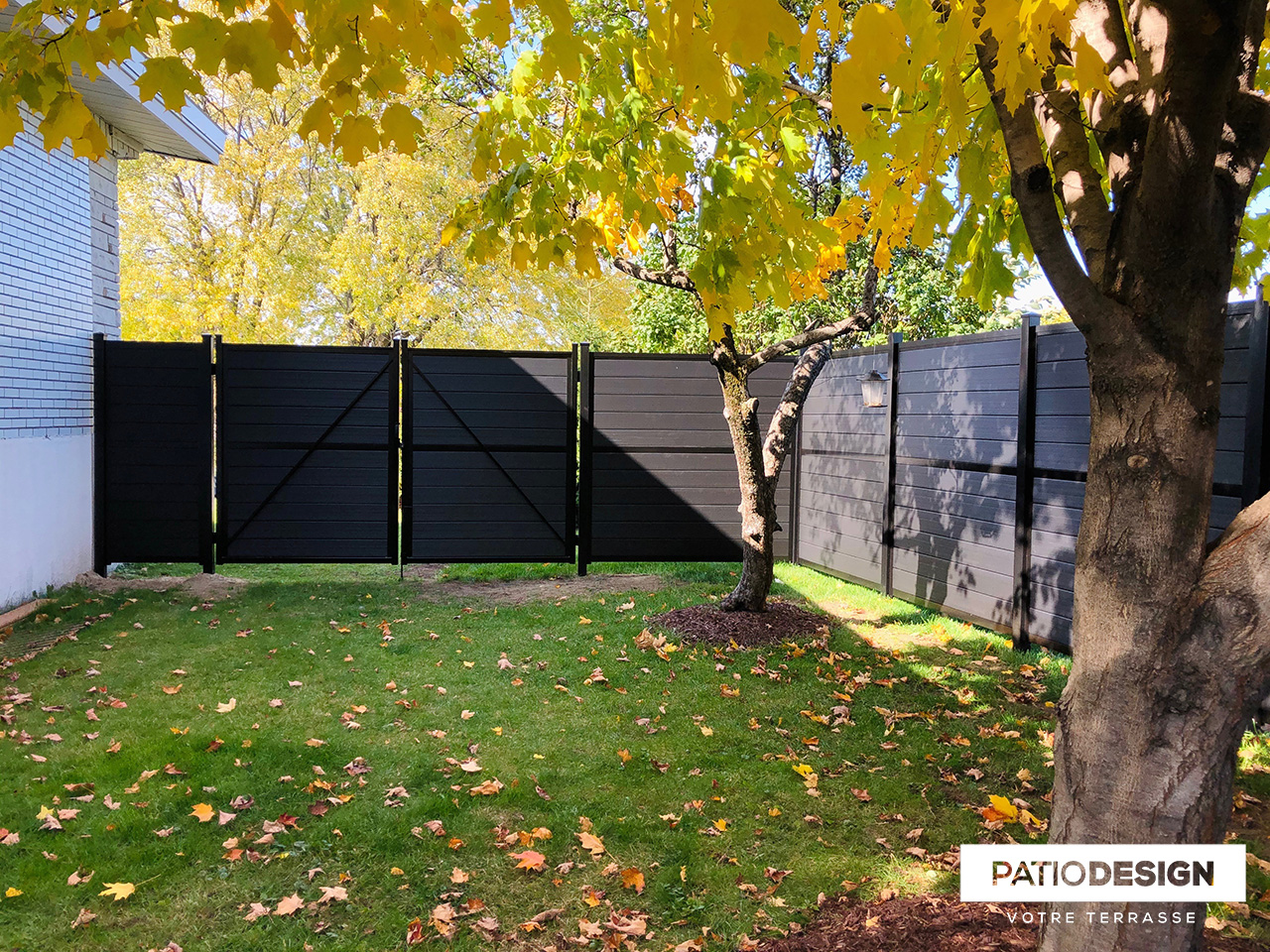 Frontenac Fences Model Karbon by Patio Design inc.