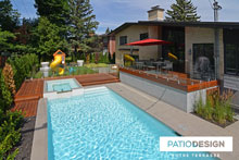 Patio with a pool by Patio Design inc.