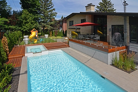 Patio avec Piscine par Patio Design inc.