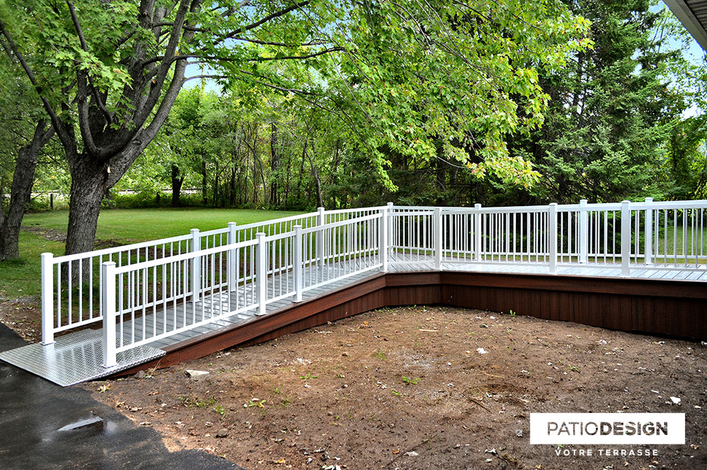 Fiberon Composite Terrace by Patio Design inc.