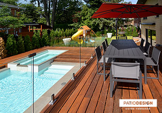 Patio avec piscine creusée par Patio Design inc.