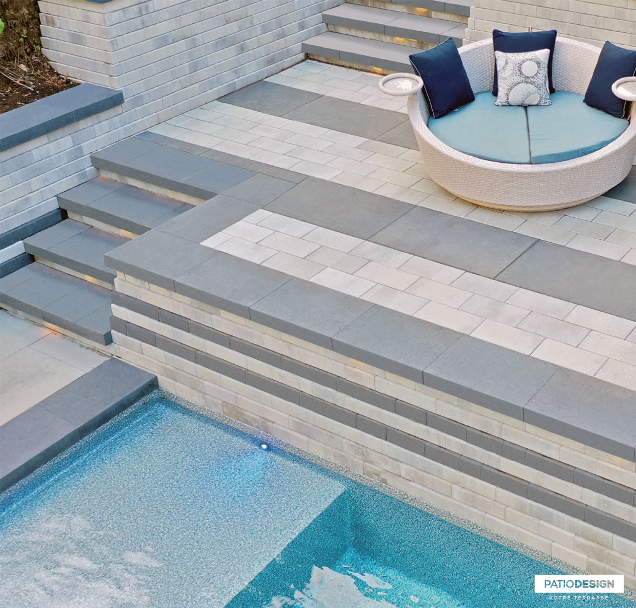 Pavés Permacon Dalles Méga Melville 60 et Muret Melville Tandem par Patio Design inc.