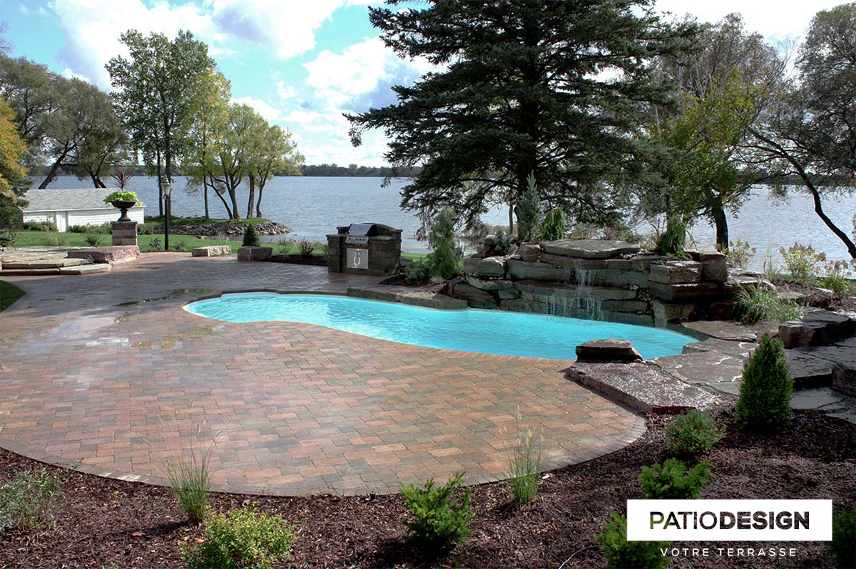Inground Pool in Fiberglass by Patio Design inc.