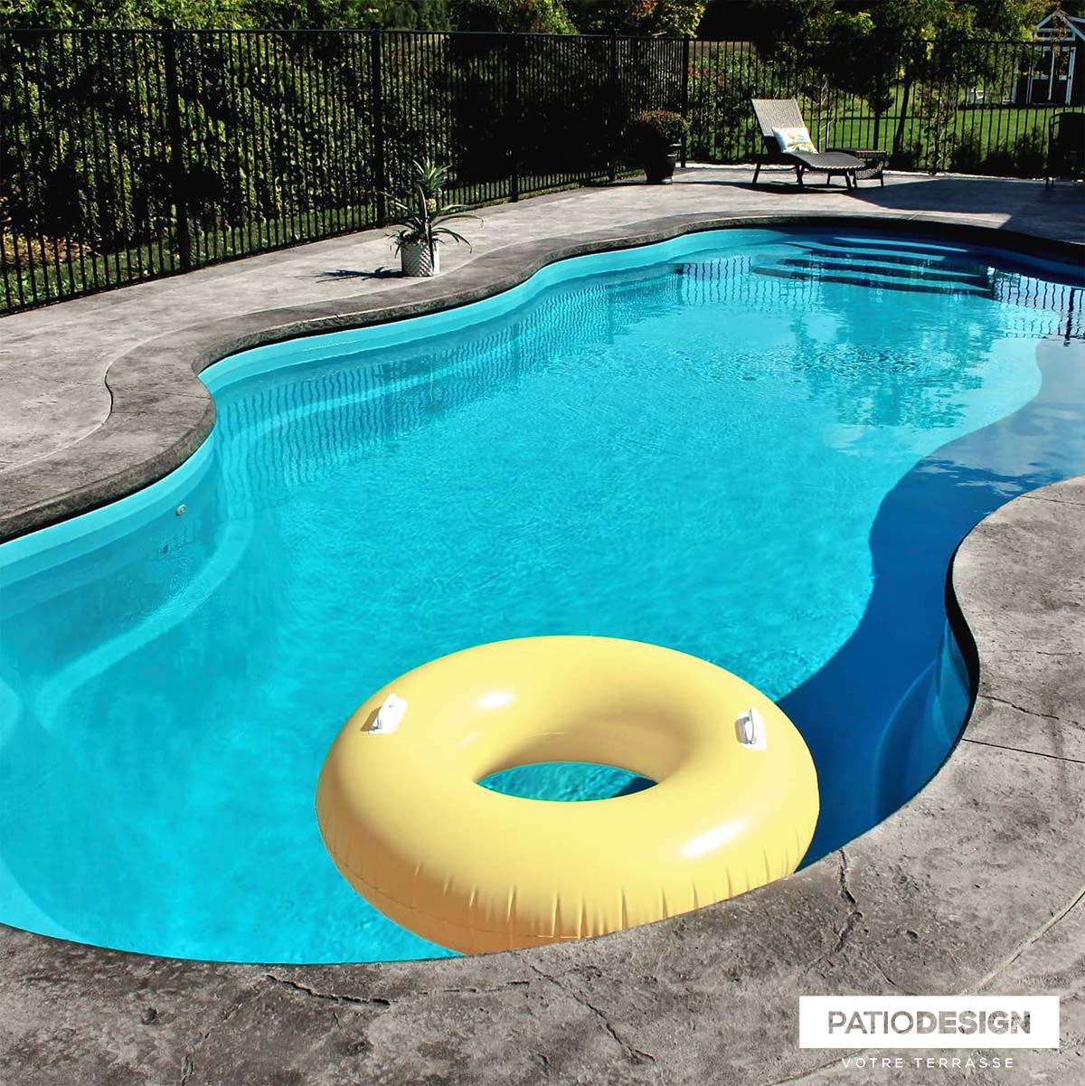 Inground Pool in Fiberglass by Patio Design inc.