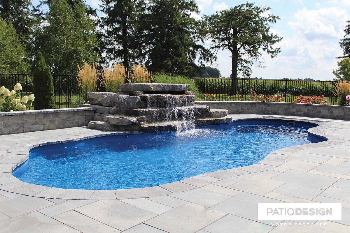 Inground Pool in Fiberglass by Patio Design inc.