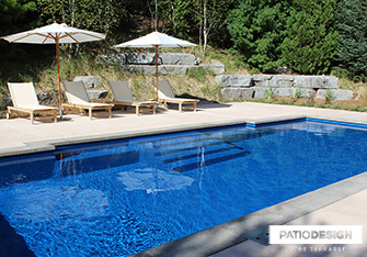 Piscine creusée en fibre de verre par Patio Design inc.