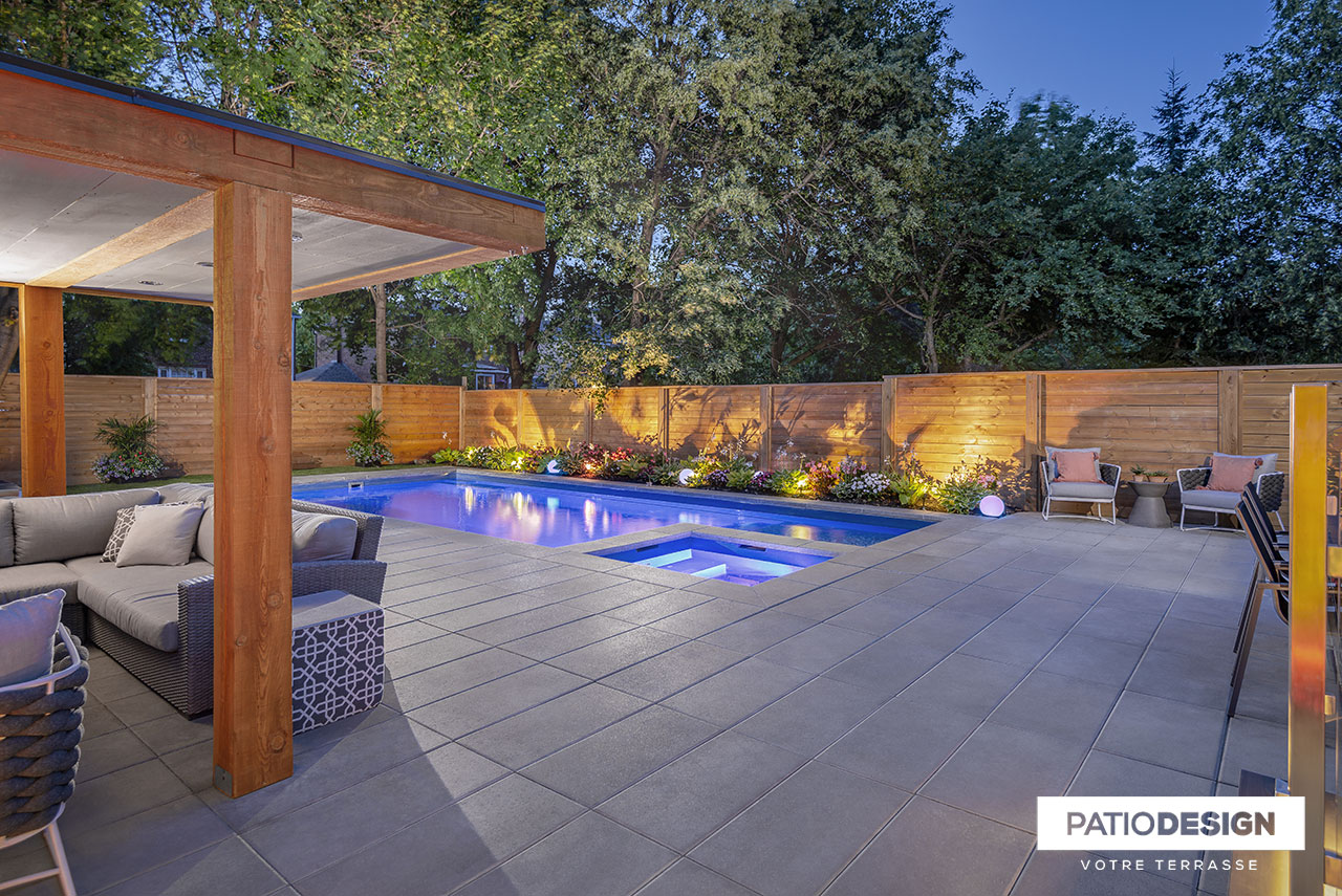 Pavés Rinox Proma XL, Charbon cendré avec piscine creusée par Patio Design inc.