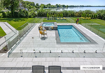 Pavés Rinox Proma XL, Blanc argent avec piscine creusée by Patio Design inc.