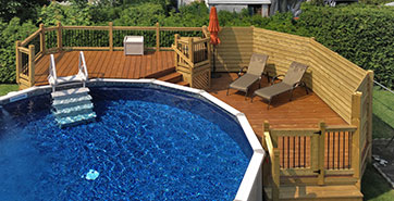 Patio avec piscine par Patio Design inc.